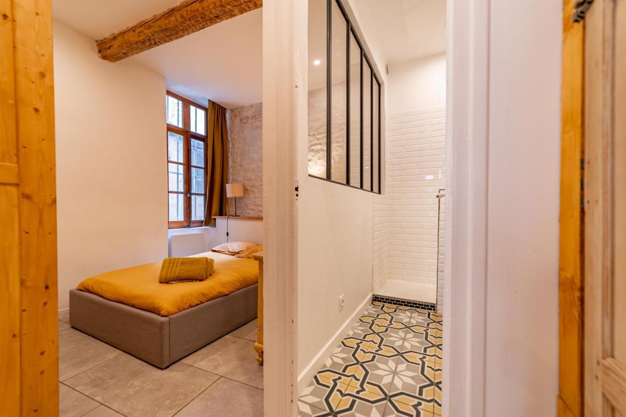 L'Elegance De La Pierre Au Pied De La Maison Carree - Une Nuit A Nimes Exterior photo